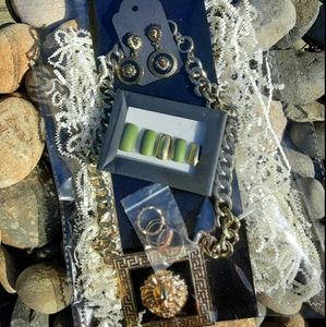 Glam Kit/ Ri Ri- $45